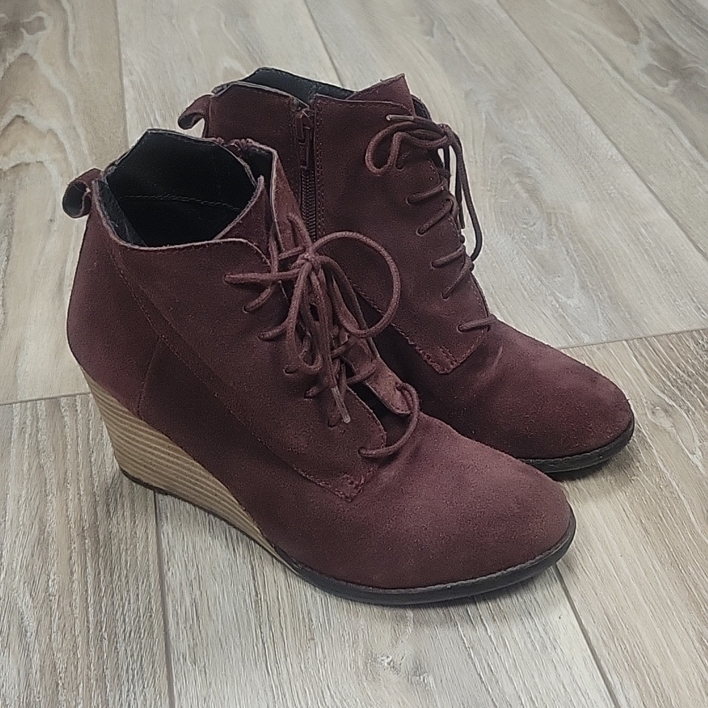 Diba Burgandy Suede Wedge Bootie Size 8 1/2